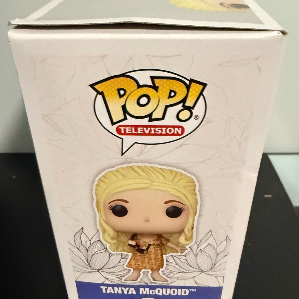 Funko Pop figure Television series “Tanya McQuoid” From HBO’s The White Lotus!! - Picture 4 of 6